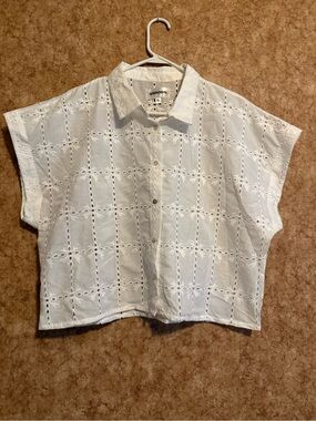 Vigoss White Eyelet Button-Front Women's Top